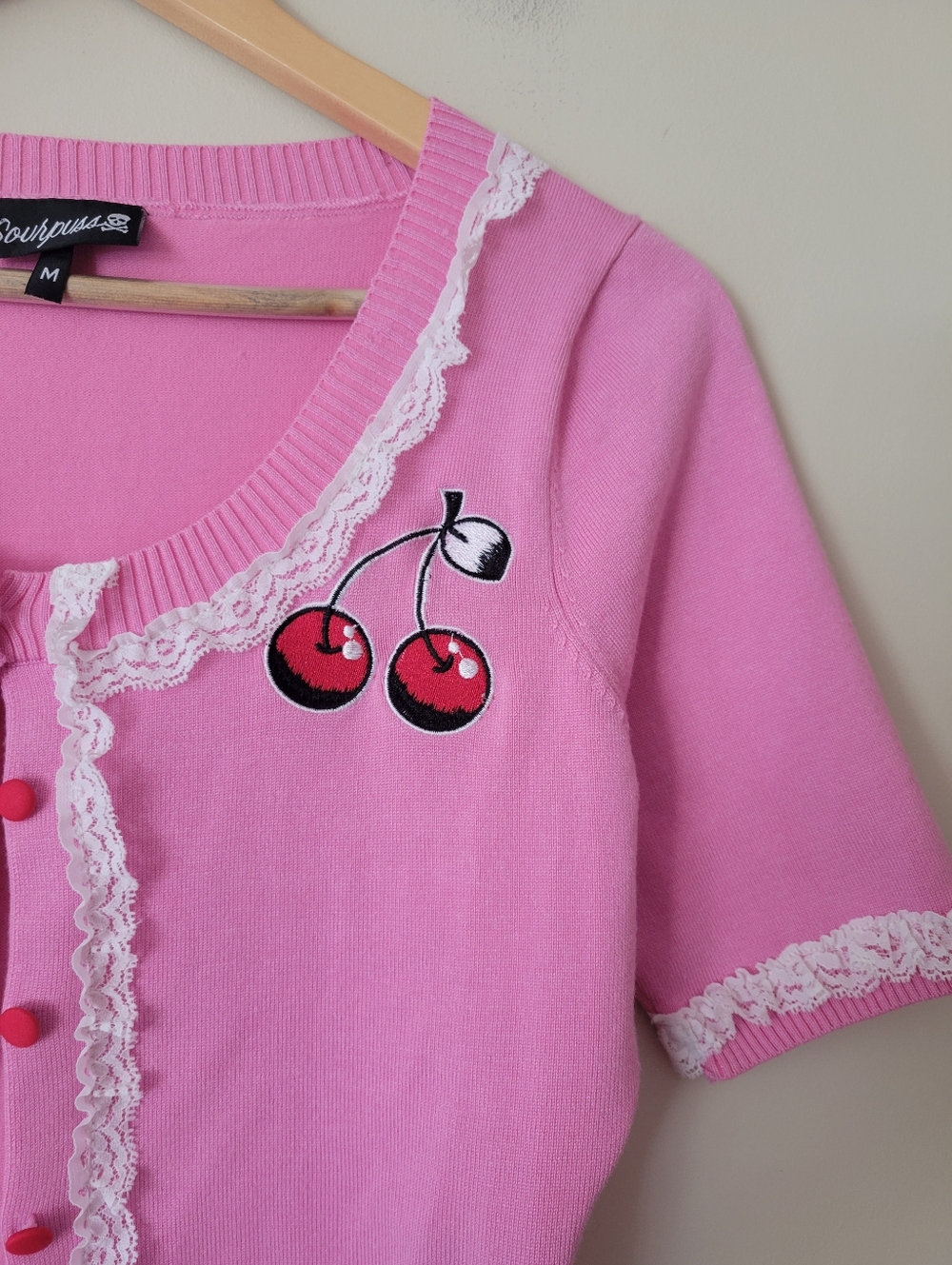 Retro Sourpuss Pink Short Sleeve Cropped Cradigan Shrug Embroidered Cherry Sz M - Picture 4 of 7